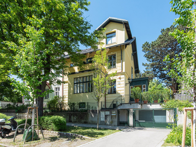 Reference property: Luxurious single-family house in Vienna, Gersthof with underground parking