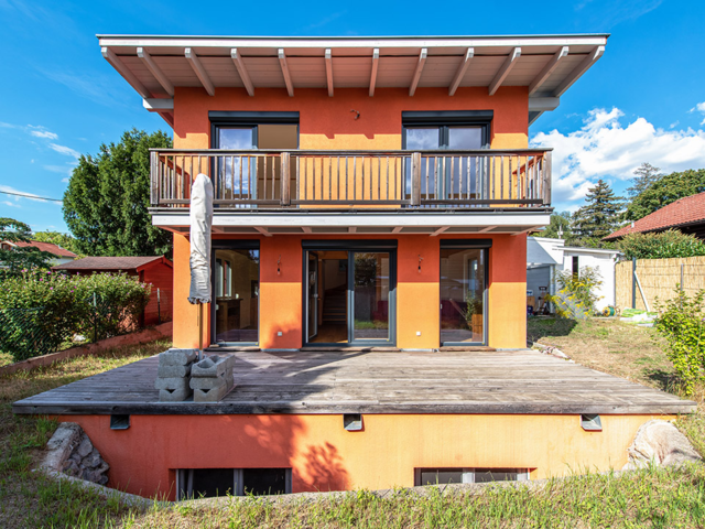 Reference property: Orange single-family house on Schafberg in Vienna sold through a bidding process